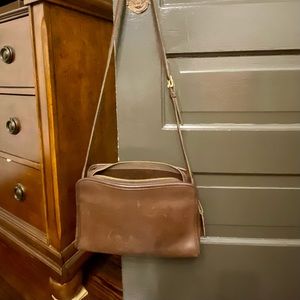 Vintage leather Coach 9814 Legacy Sutton